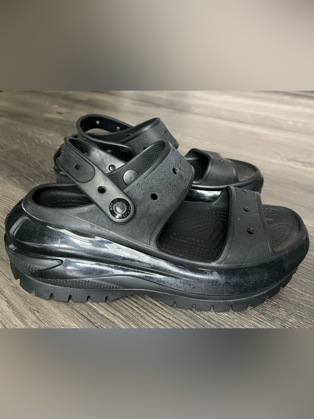 Crocs Women's Mega Crush Sandal Size 7 Black Chunky Platform Water Resistant